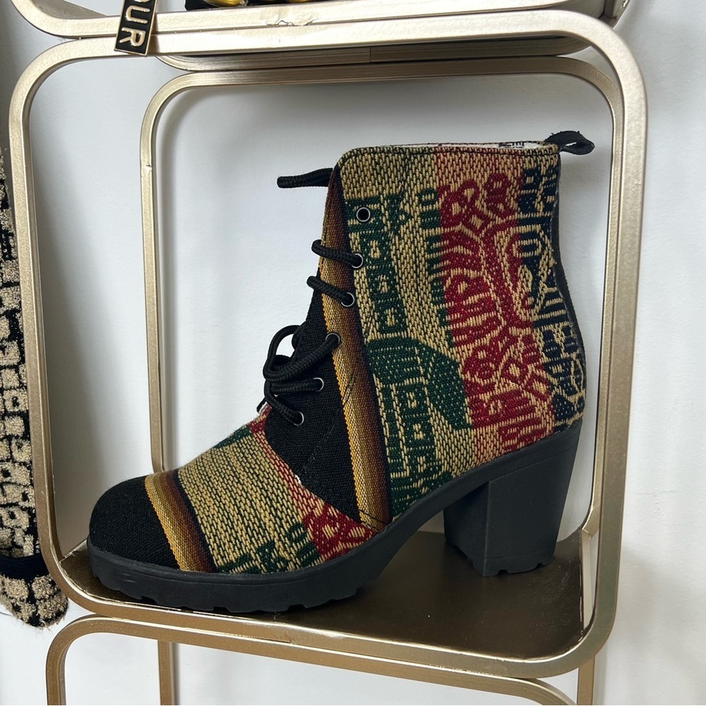 🆕Funky artisan boots 7